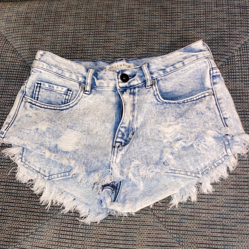 Nice shorts look brand new in good condition just not my size.
